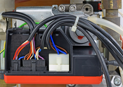 fr maxima 35 s gv and main pcb in situ.jpg